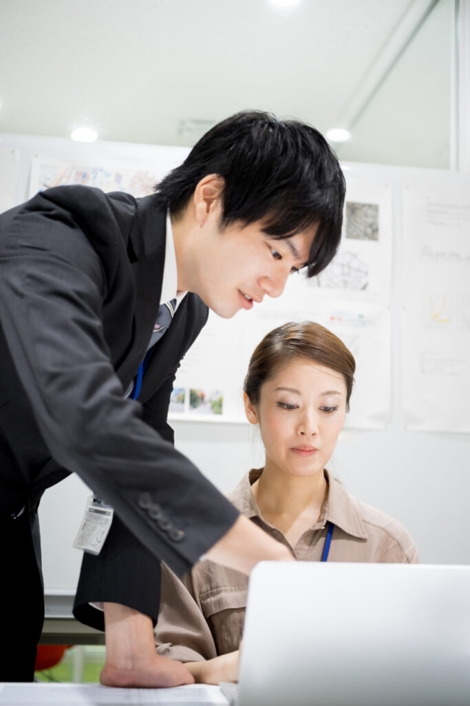 チェンジマネジメントが組織変革にもたらす成功を示す写真