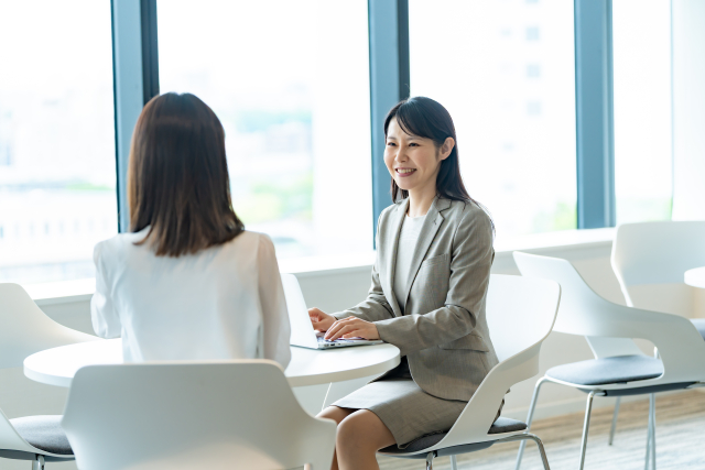 個別コーチングで担当プロジェクトについて相談する様子